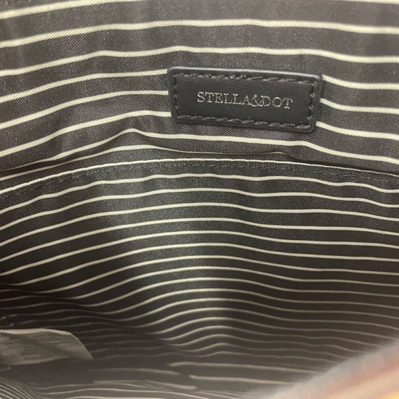 Fun sequin wine clutch by Stella & Dot - Picture 4 of 5